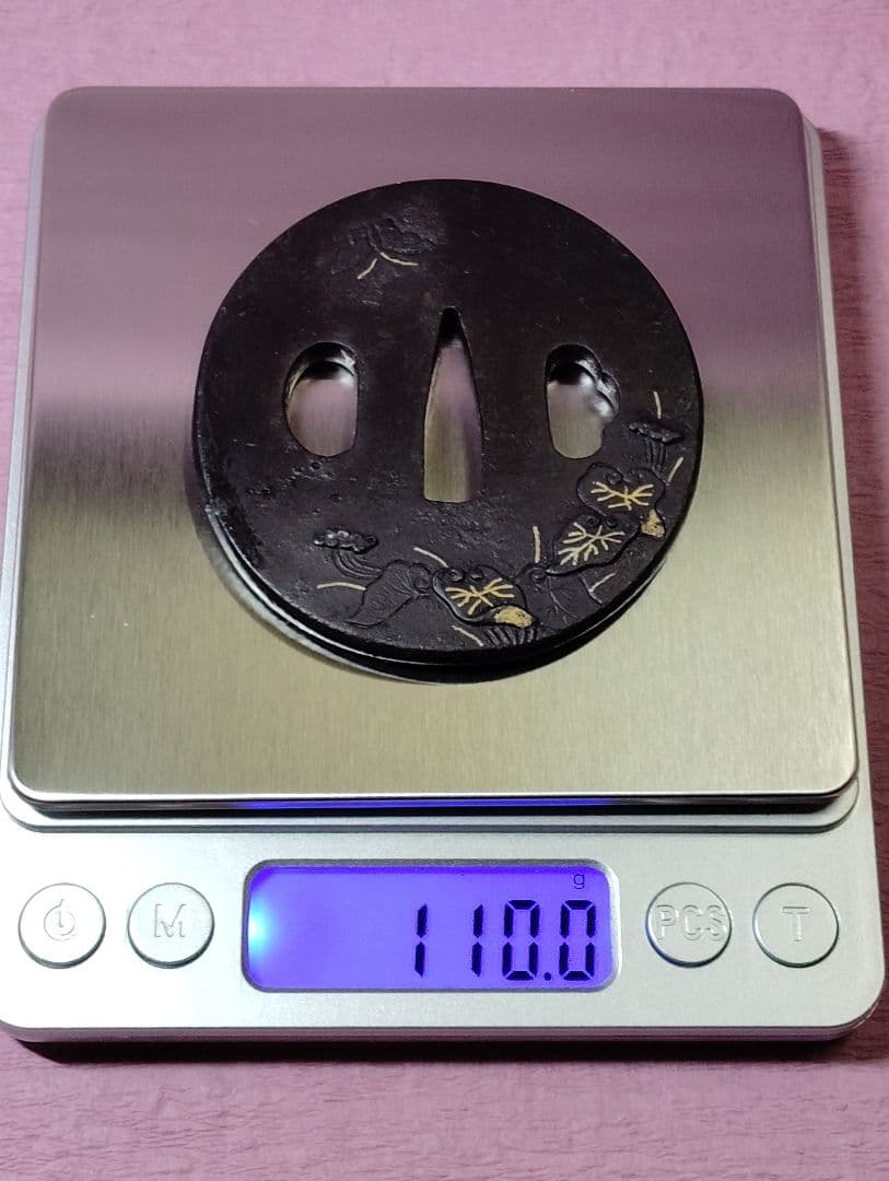 刀装具 鐔 鍔 無銘 鉄地 金象嵌 蝶 葵葉図 丸形鐔 時代物