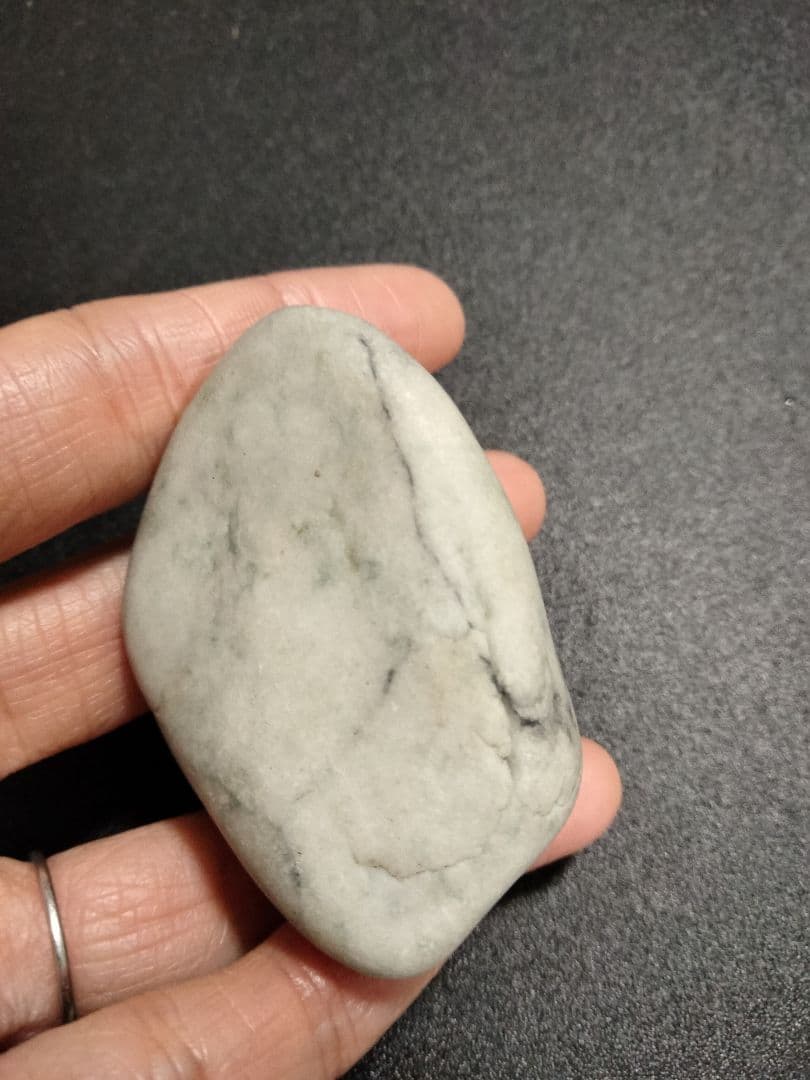 国石翡翠76g ヒスイ　ひすい　新潟県 糸魚川市姫川翡翠　原石　翡翠
早い者勝ち