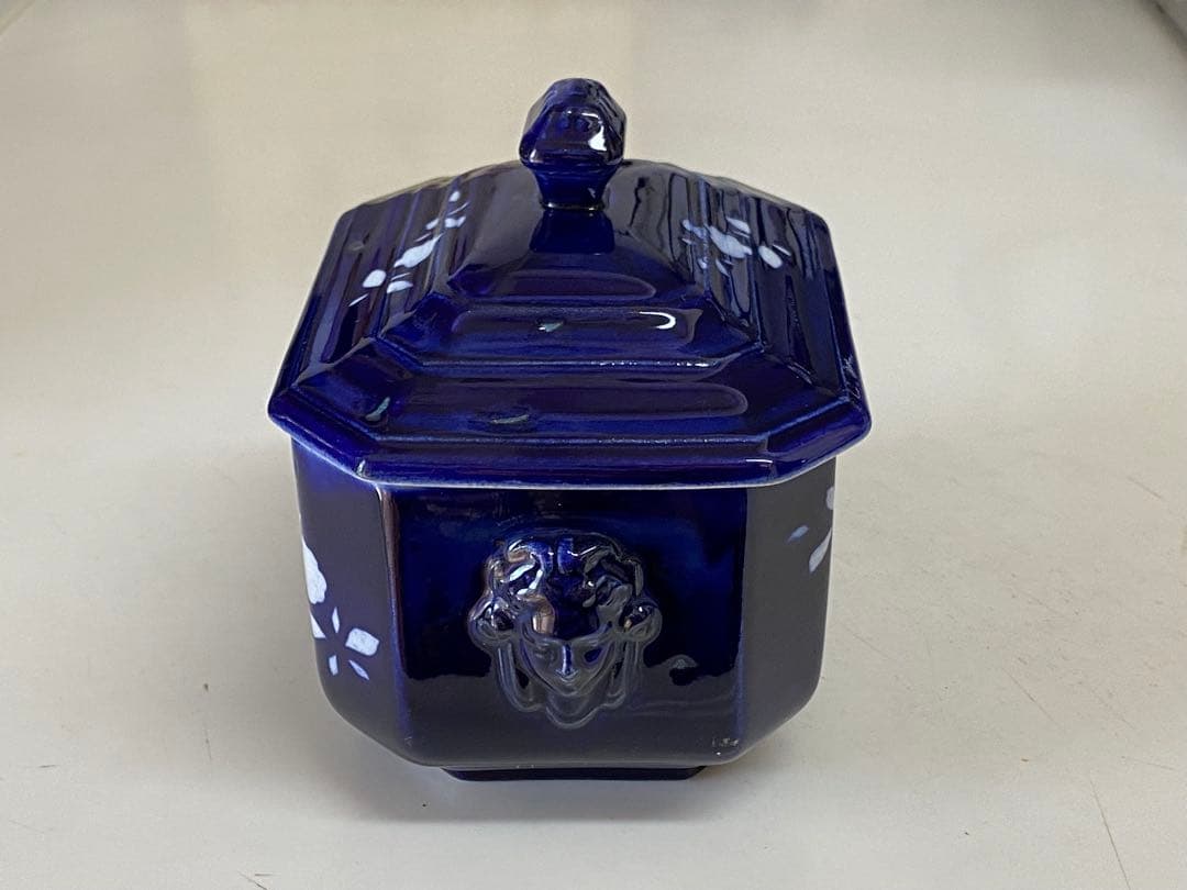 Choisy le Roi 蓋付きの器