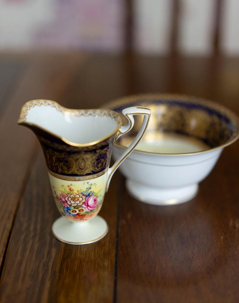 ロイヤルウースター クリーマーとシュガーボウル アーティストのサイン入り