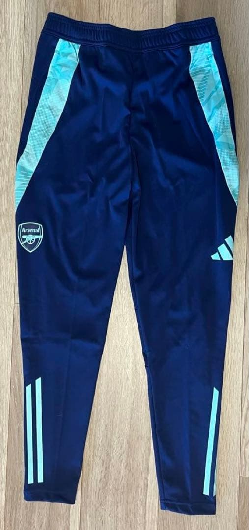 アディダス　アーセナル　トレーニングトップ、パンツ　セット　Mサイズ　新品