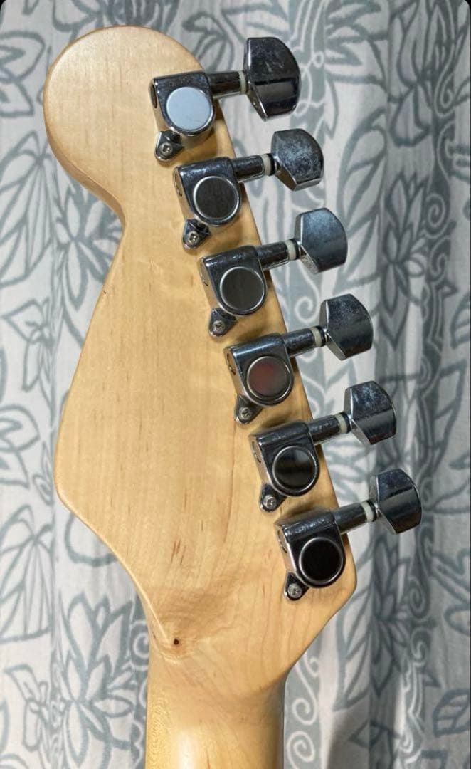 SX エレキギター サンバースト　スタンド付き　キズ有り ベルト付