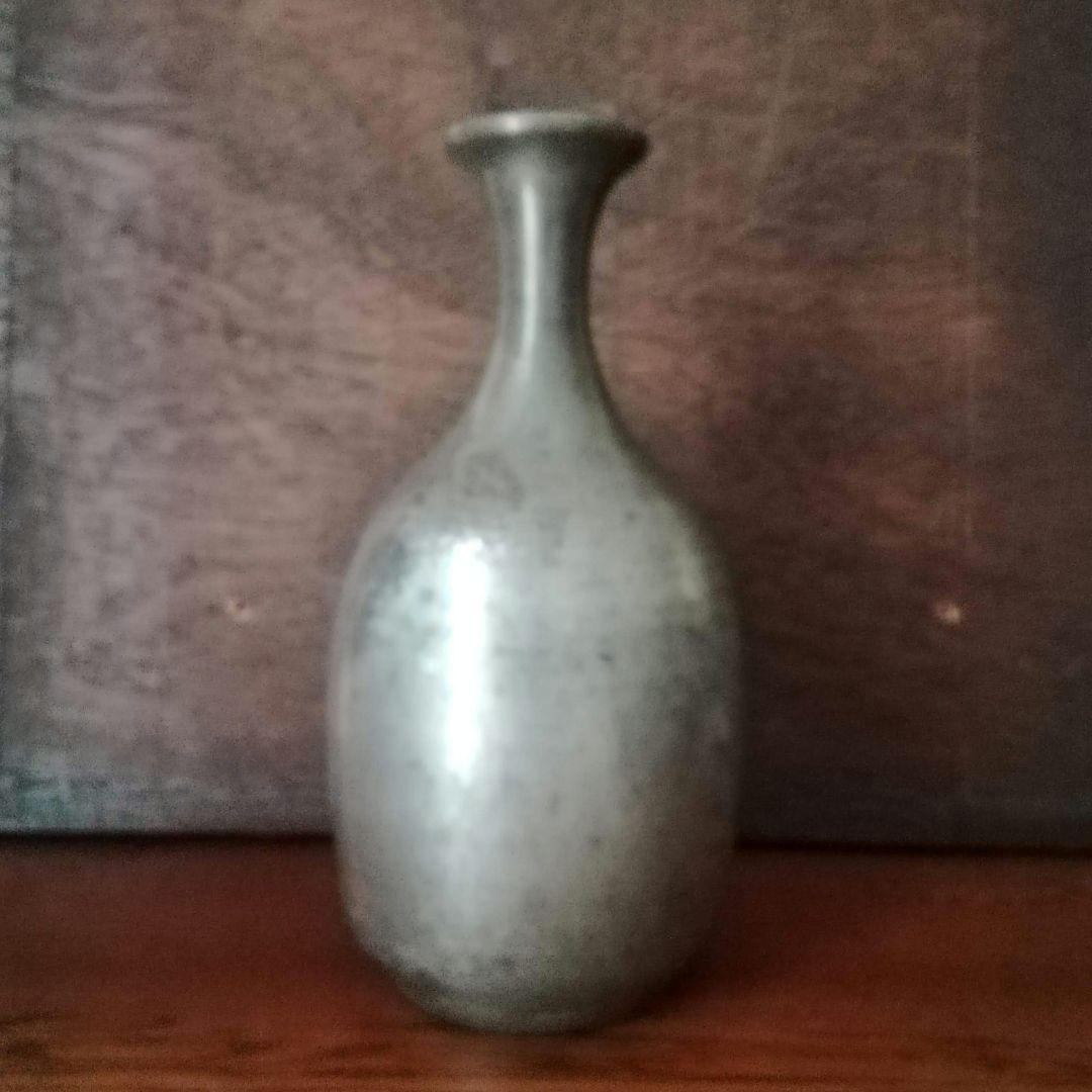 鈍い銀色　荒れた肌　枯れた錫の徳利　花活け　一輪挿し　江戸明治　水漏れあり