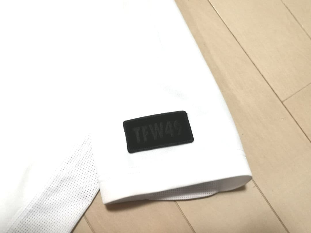 【Ｍサイズ・希少なサイドメッシュモデル】TFW49 モックネックTシャツ 白