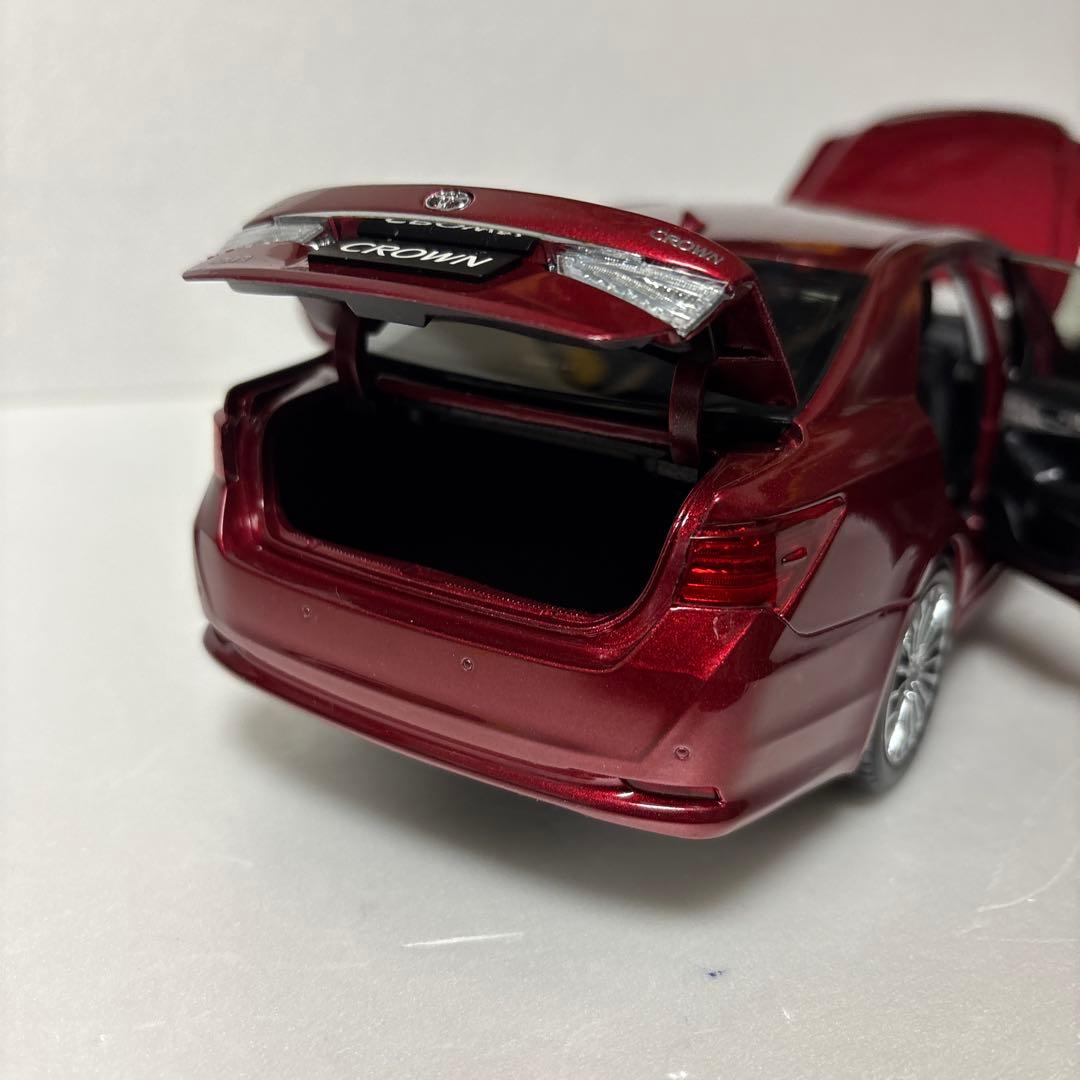CROWN ワインレッド セダンモデル