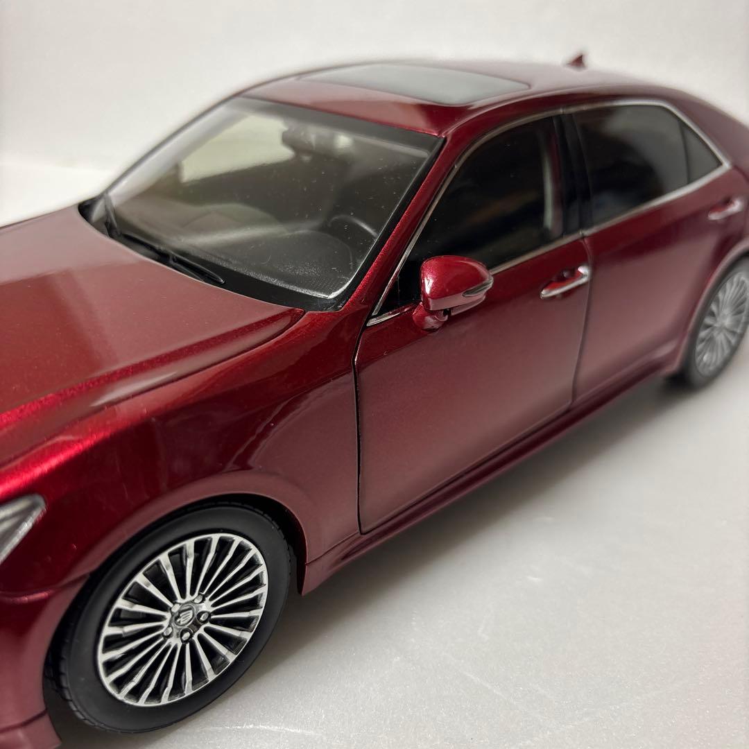 CROWN ワインレッド セダンモデル