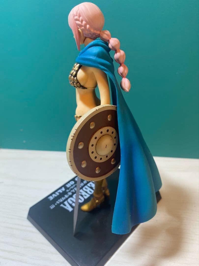 ワンピースフィギュア　レベッカ