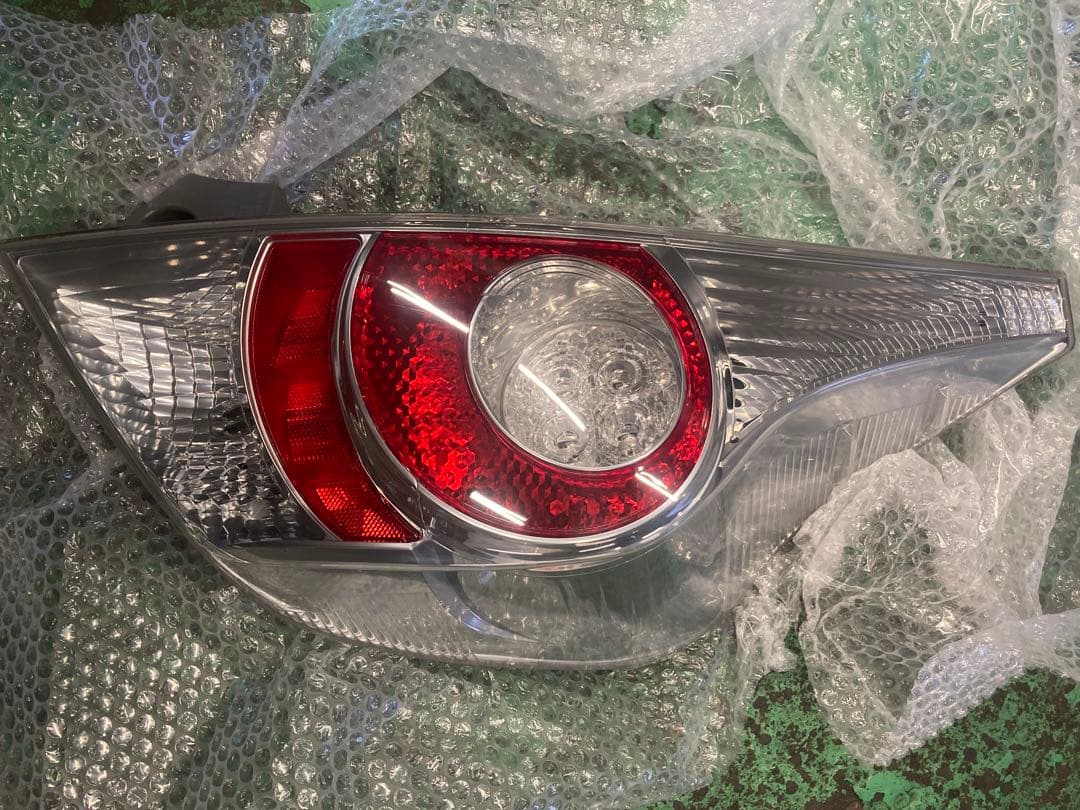 10アクア右テールランプ