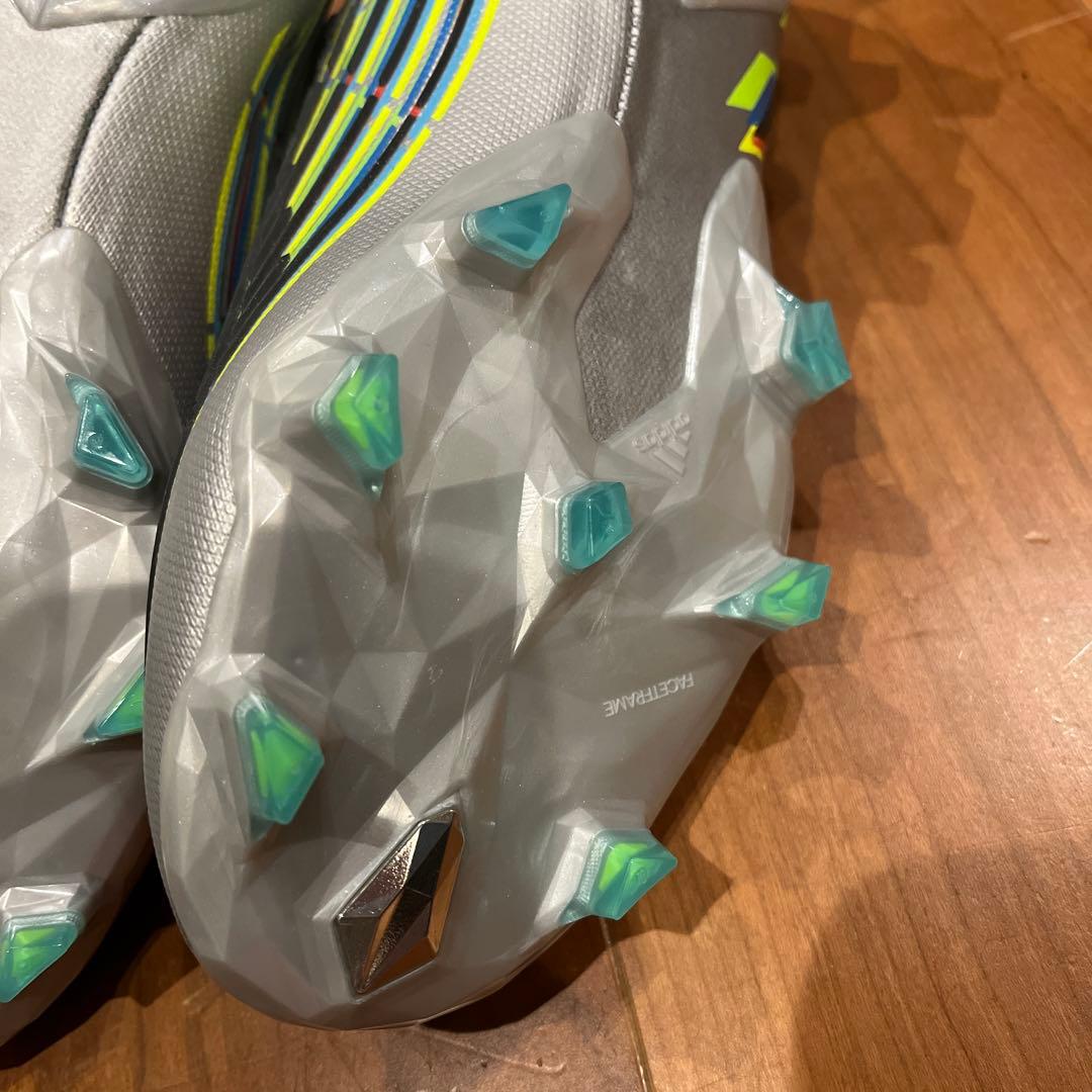 新品未使用アディダス　プレデター　25cmスパイク