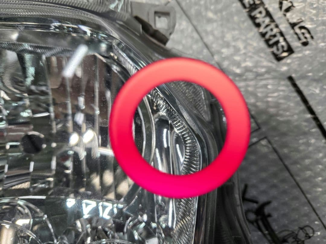 トヨタ　ハイエース　TRH200V　右LEDヘッドライト