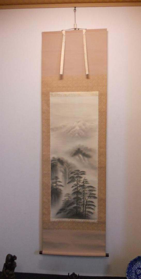 掛け軸 牧野俊樹 水墨山水 絹本 希少 軸装 茶道具 掛軸 美品 です。