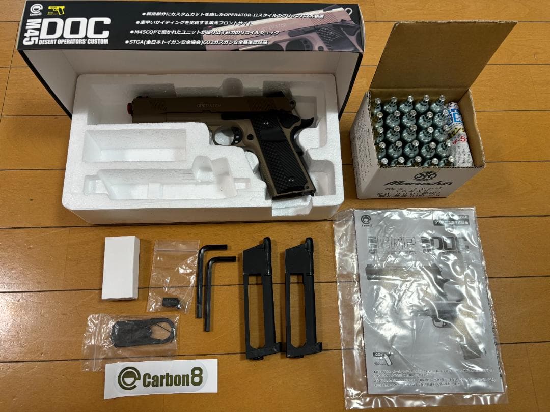 Carbon8 DOC M45 CO2ガスガン 本体とマガジン2本とCO2ボンベ