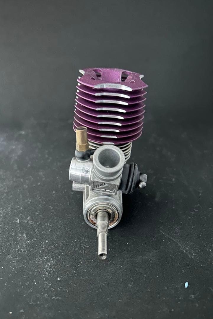 ノバロッシ社C12 エンジン パープル