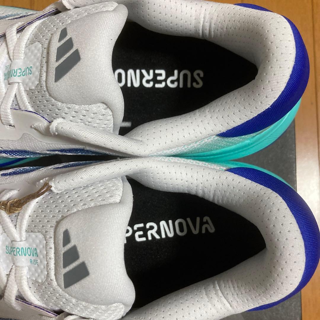 アディダス ランニングシューズ　スーパーノヴァ ライズM 25.5cm