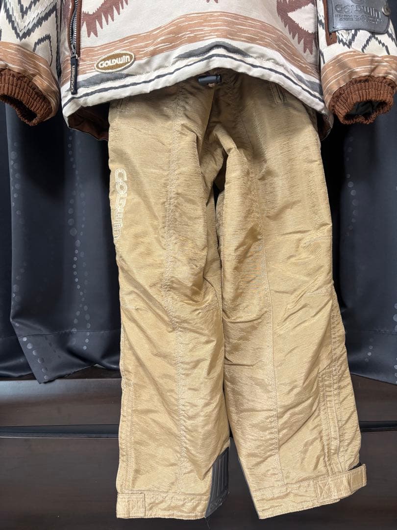 超お買い得！早い者勝ち。ゴールドウィン　スキーウェアメンズ　上下　グローブ付