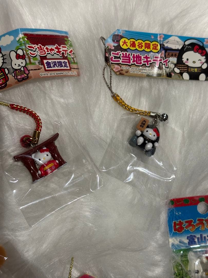 はろうきてぃ❁⃘*.゜ご当地キティストラップセット