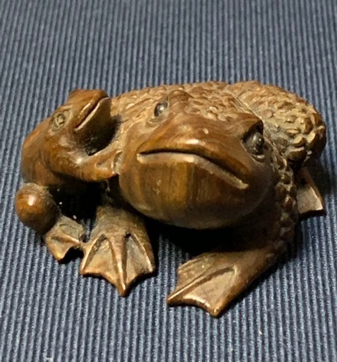 蛙根付  蛙 骨董 カエル 置物 縁起物  レトロ アンティーク　銘あり