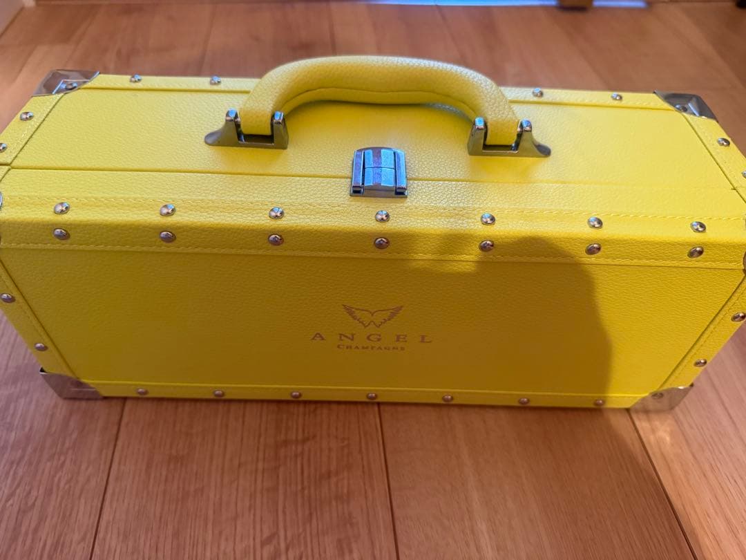 にゃんこANGEL シャンパン 青 赤 黄色 ピンク