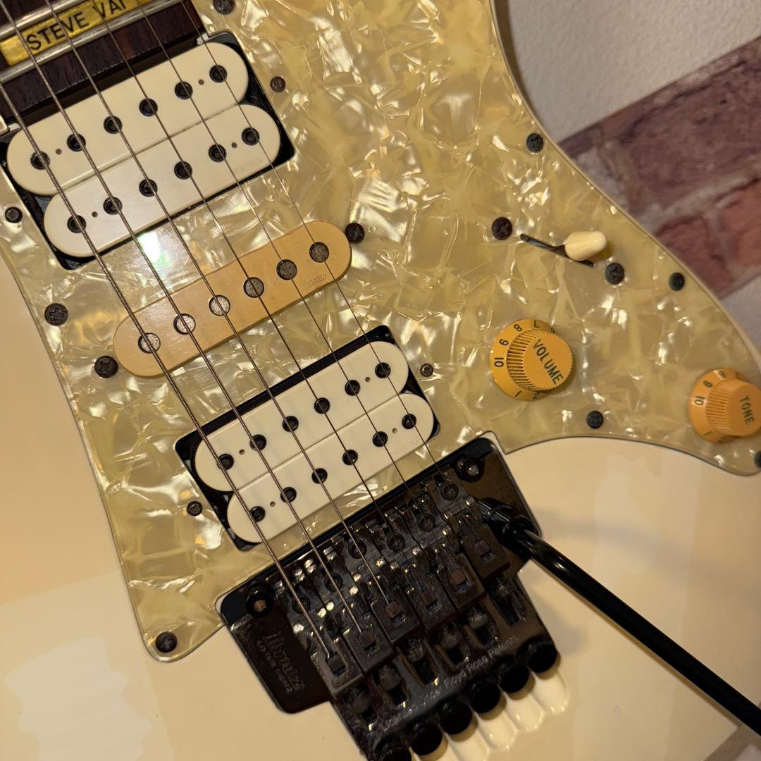 Ibanez JEM555 White Steve Vai シグネチャーモデル