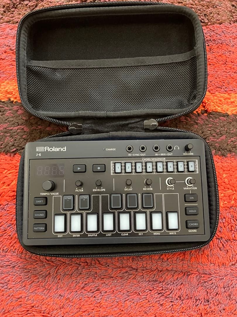 Roland AIRA COMPACT J-6 シンセサイザーケース付き