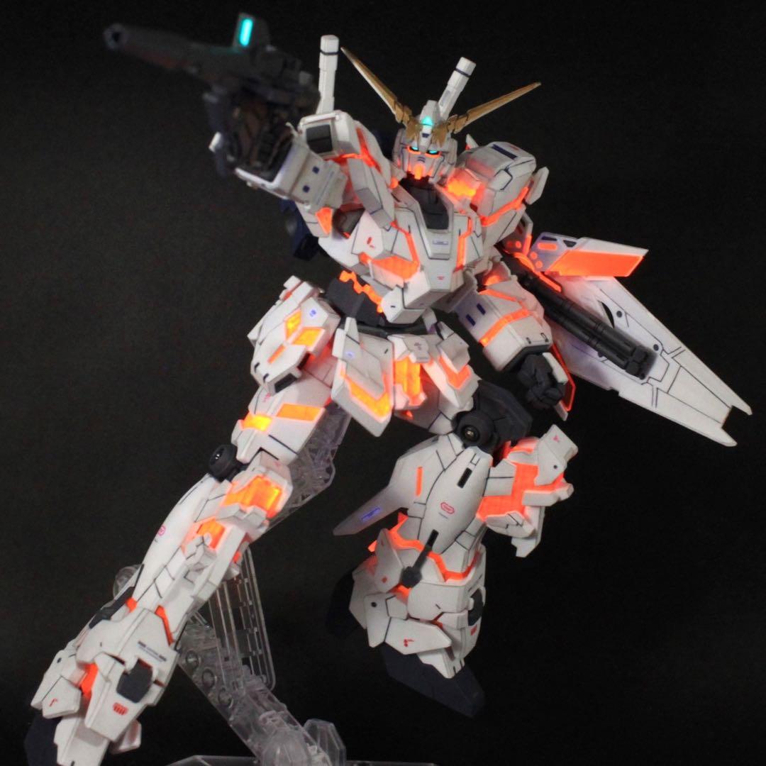 ユニコーンガンダム　完成品【ブラックライト・スタンド付き】
