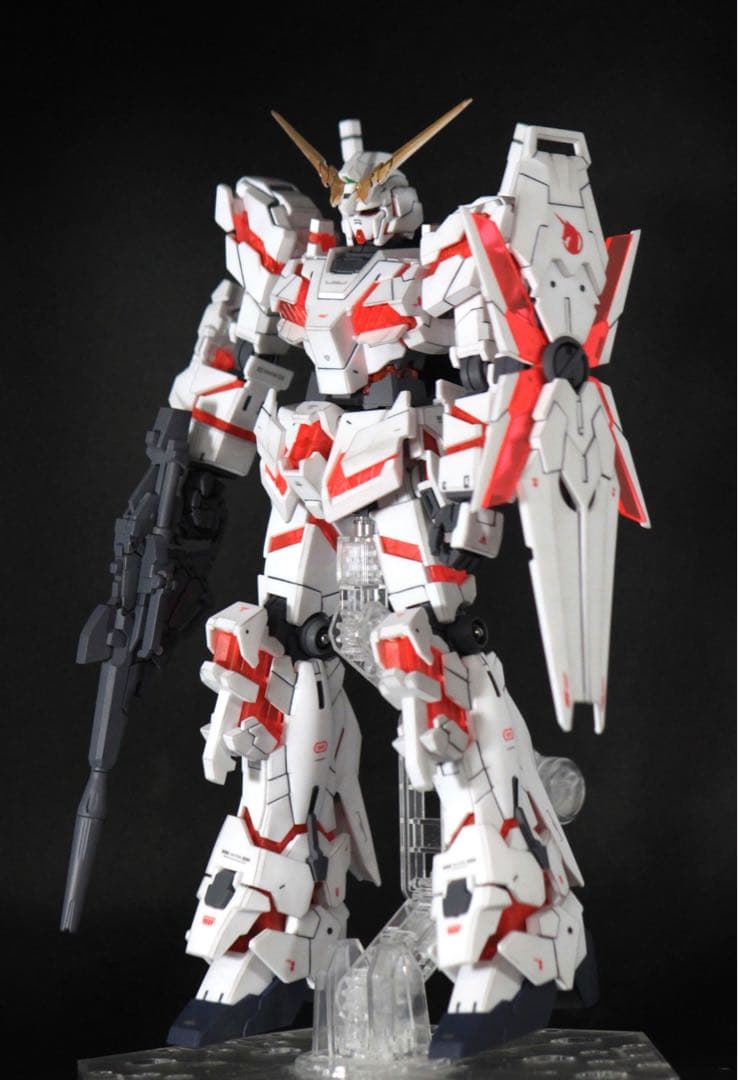 ユニコーンガンダム　完成品【ブラックライト・スタンド付き】