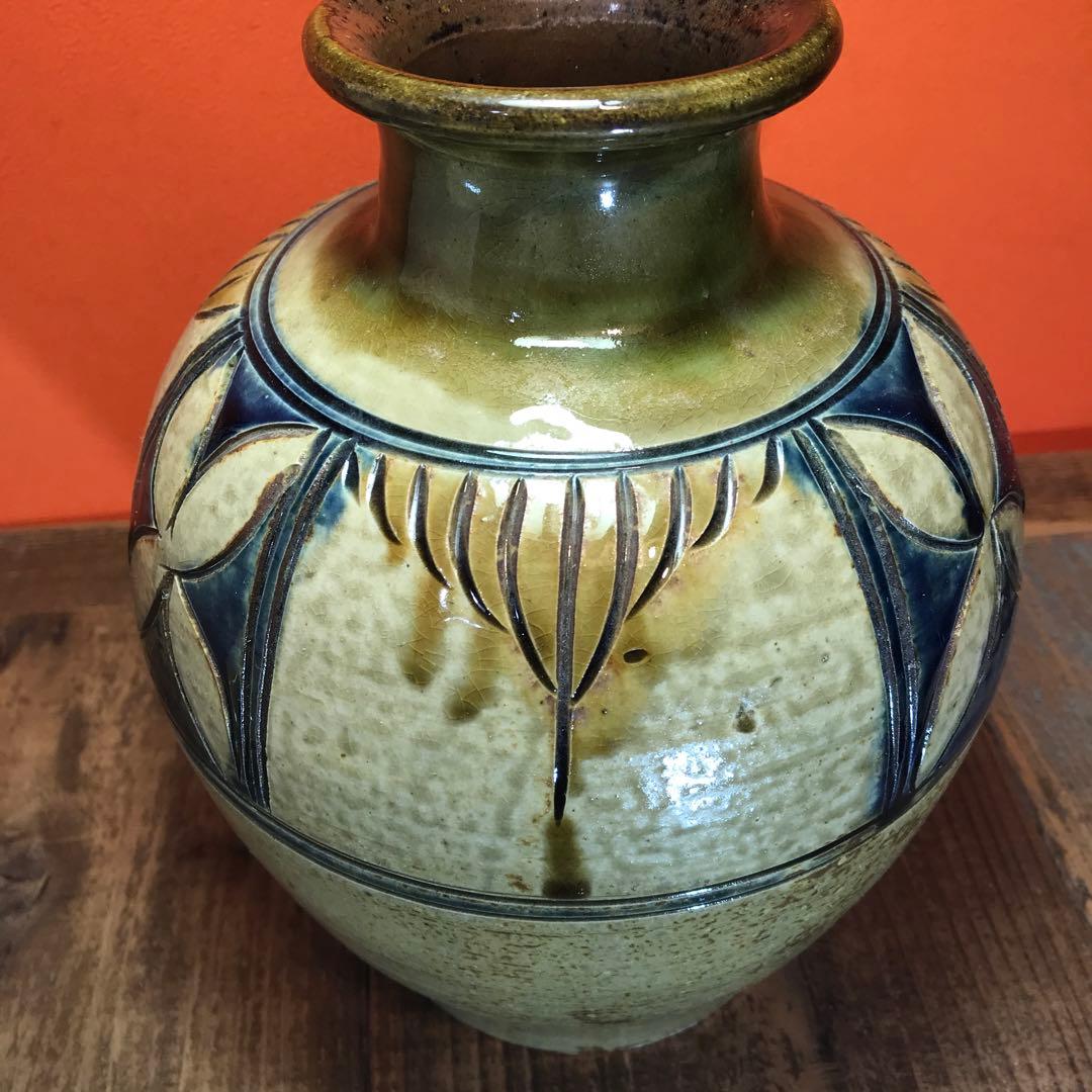 壷屋焼　読谷山焼　やちむん　名工 上江洲茂生さんの花瓶です。