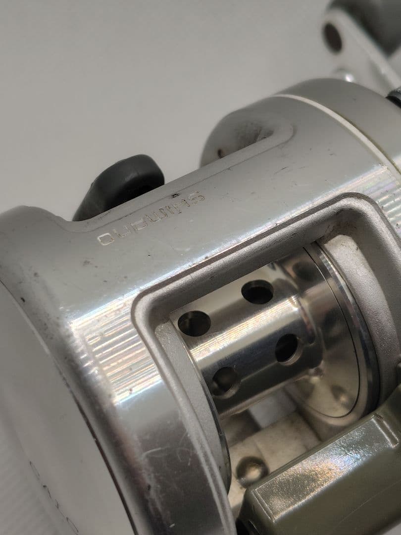 シマノ　ベイトリール　カルカッタ200