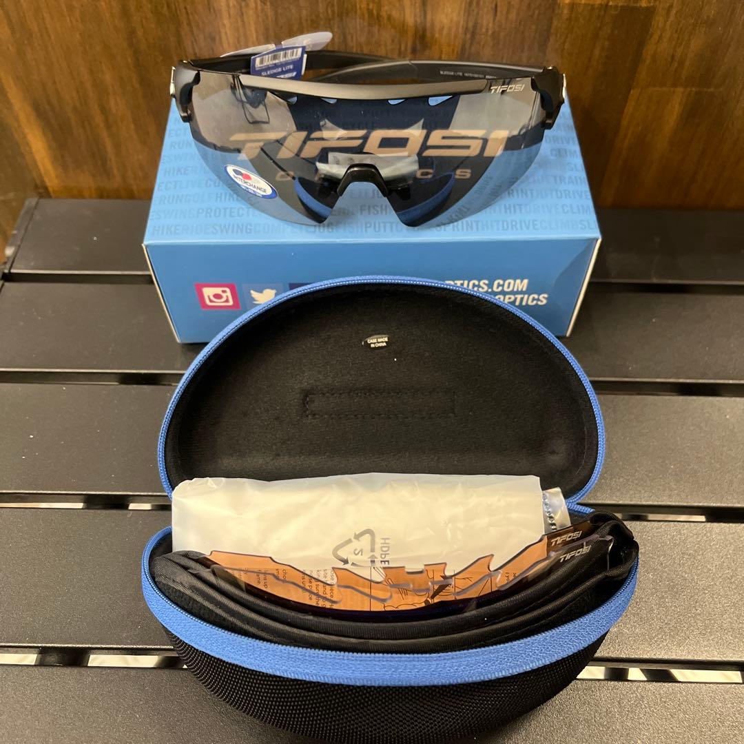 Tifosi Sledge Lite サングラス 3枚レンズ