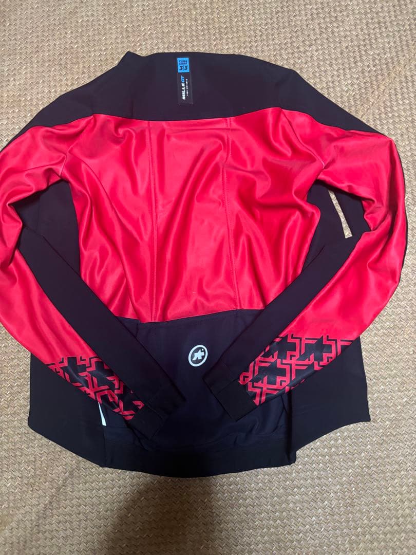 アソス　サイクルジャケット 黒/赤 フルジップ冬用