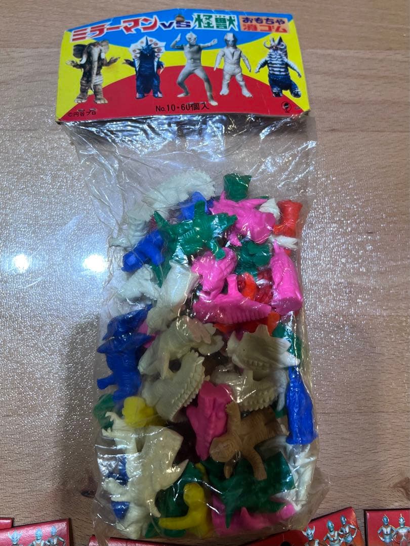 新品未開封　ミラーマンvs怪獣 ウルトラマンファミリー　おもちゃ消ゴム