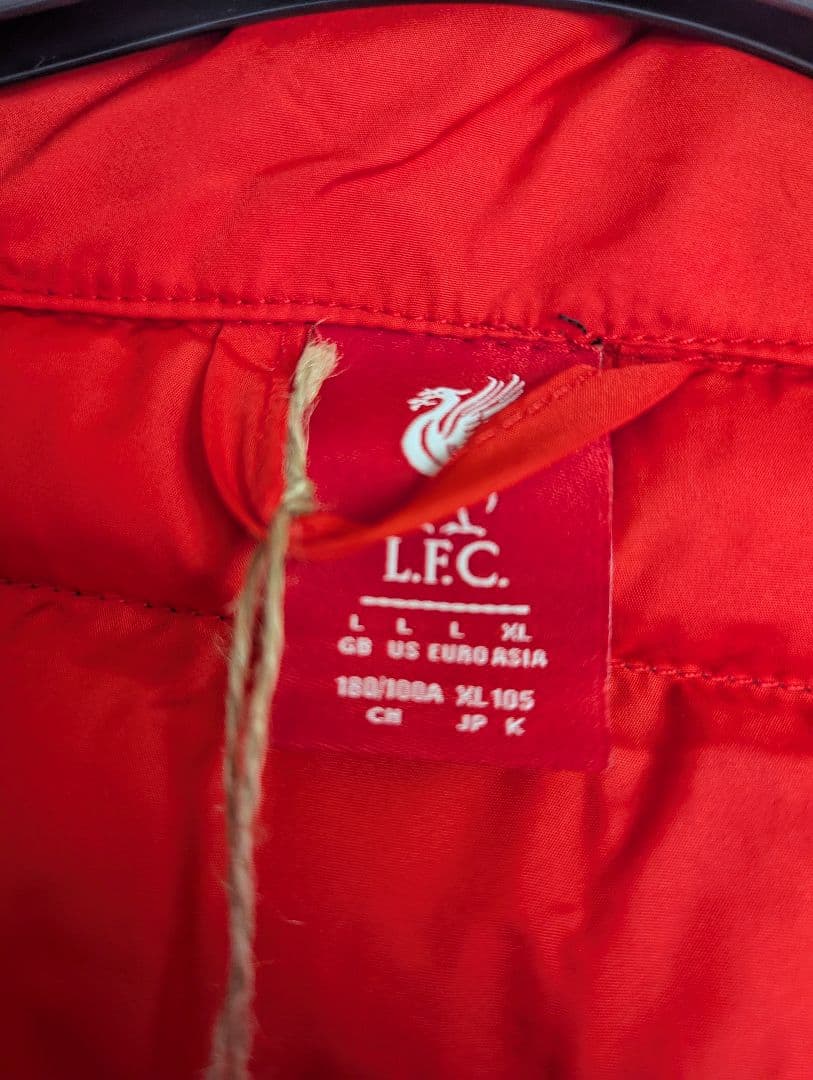 リバプールFC　黒ダウンベスト　Lサイズ　正規品　新品未使用