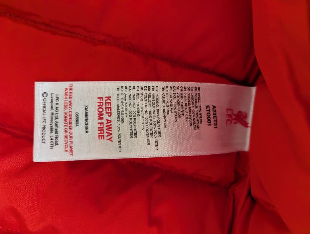 リバプールFC　黒ダウンベスト　Lサイズ　正規品　新品未使用