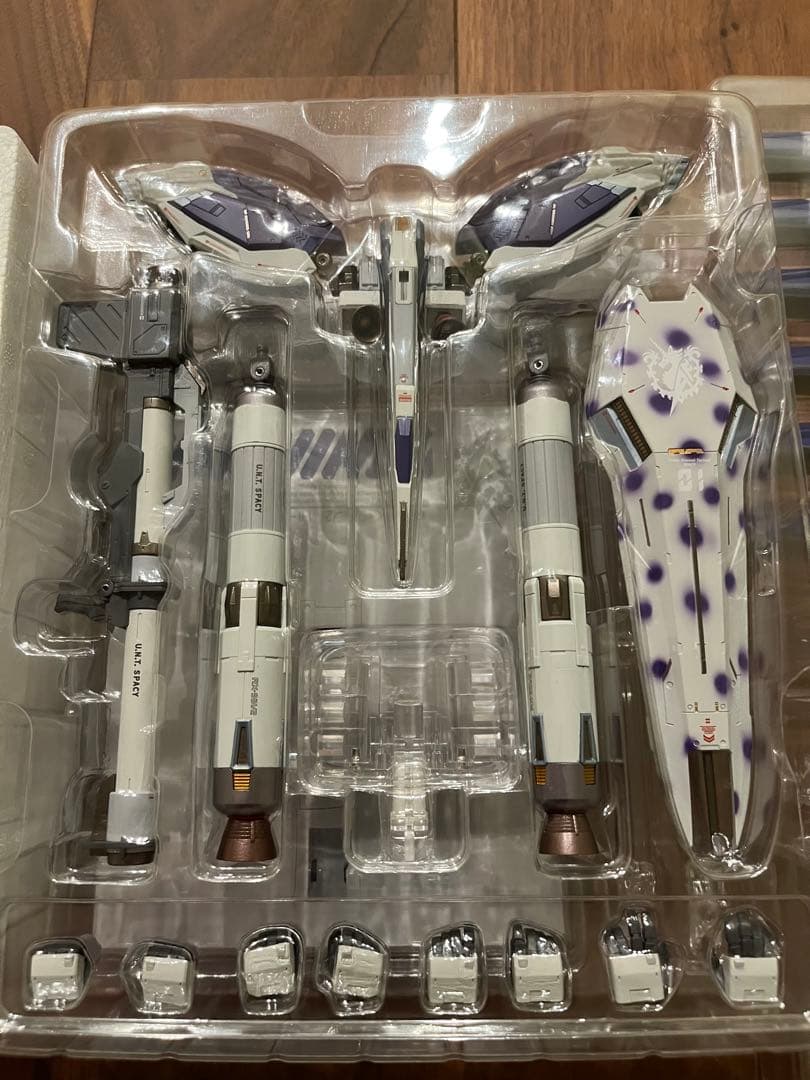 メタルビルド RX-93-V2 Hi-V ガンダム　ハイニューガンダム