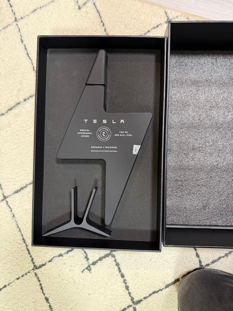 TESLA メスカル 750ml 43% ALK/VOL