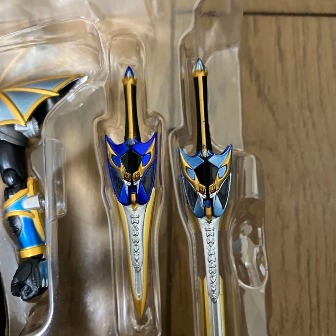 フィギュアーツ　仮面ライダー　ナイト　サバイブ　龍騎　リュウキ　ガヴ　ギーツ