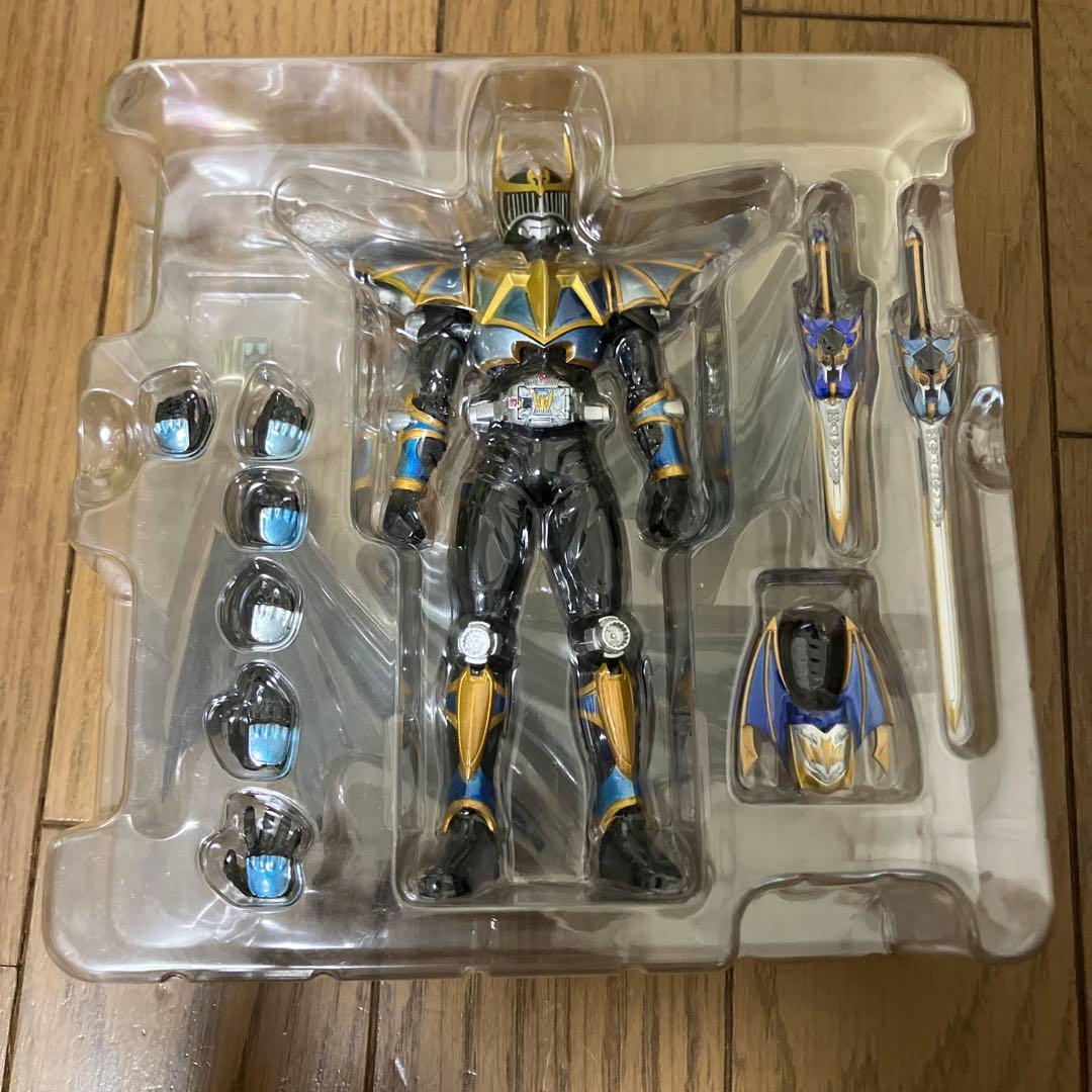 フィギュアーツ　仮面ライダー　ナイト　サバイブ　龍騎　リュウキ　ガヴ　ギーツ