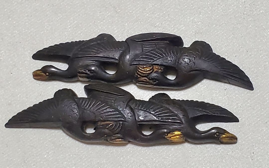 赤銅か四分一の目貫　飛鶴の図　江戸時代