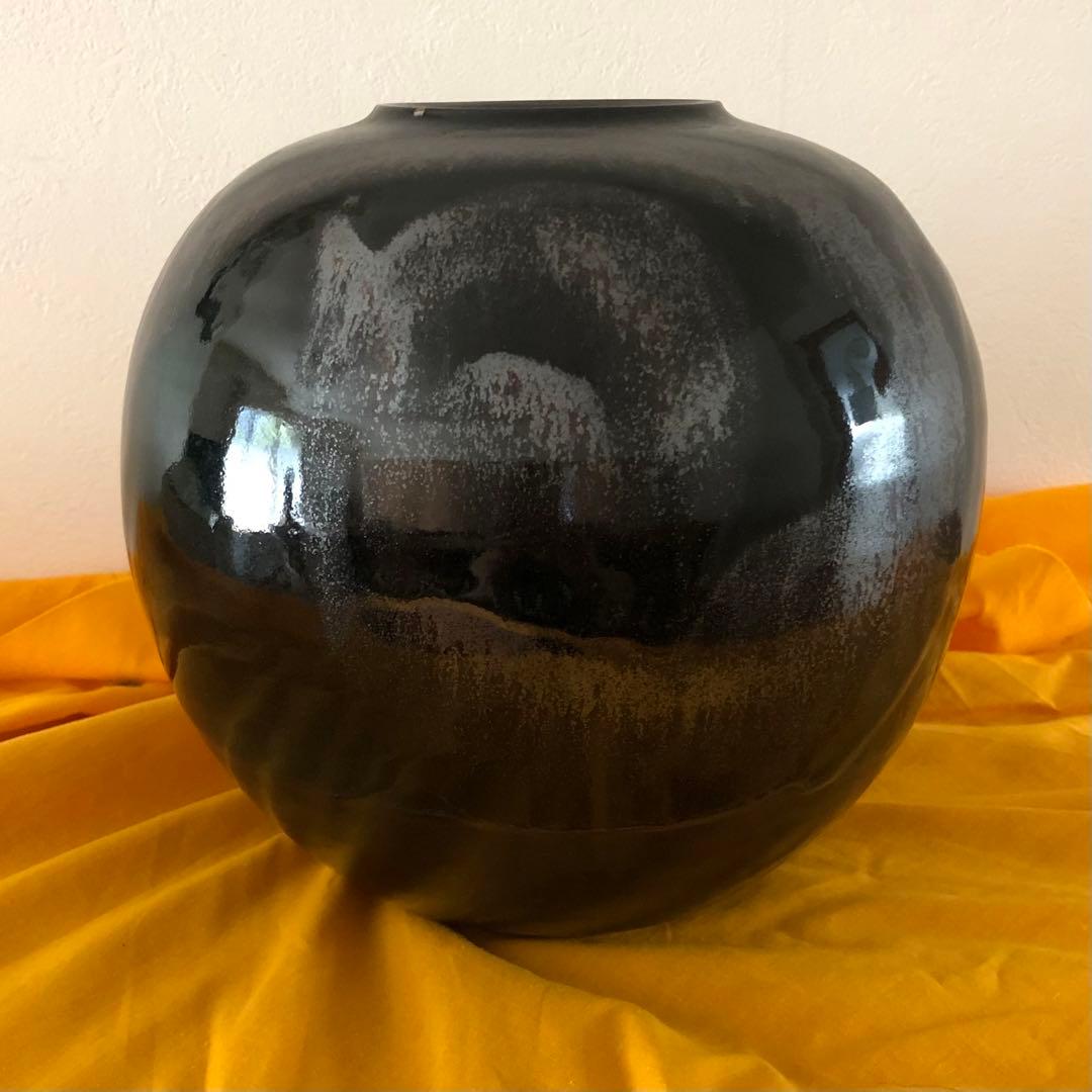 益子焼 関澤武 鉄釉丸型花瓶 箱付属品あり