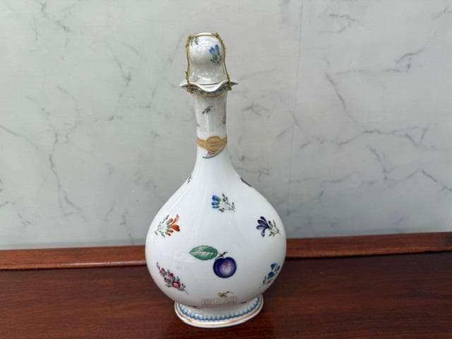 値下げ　サントリー　リチャードジノリ　ウイスキー　陶器ボトル　600ml　未開栓