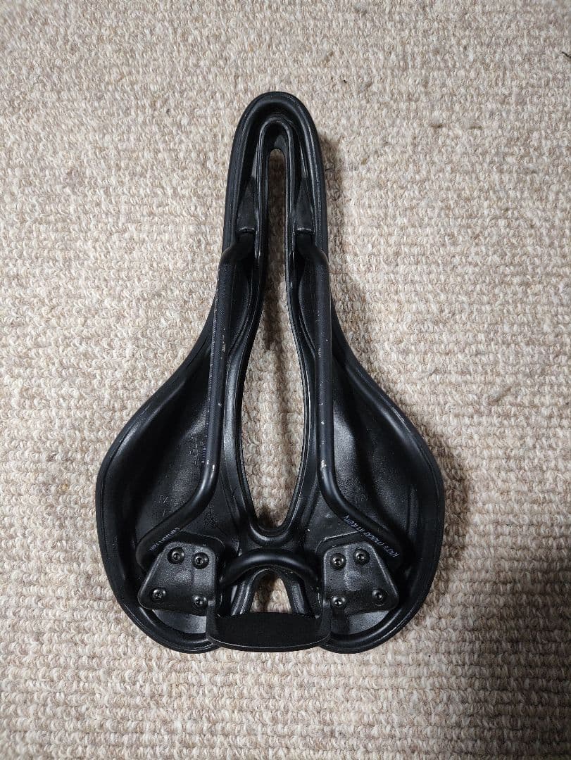 SELLE SMP VT20C　サドル