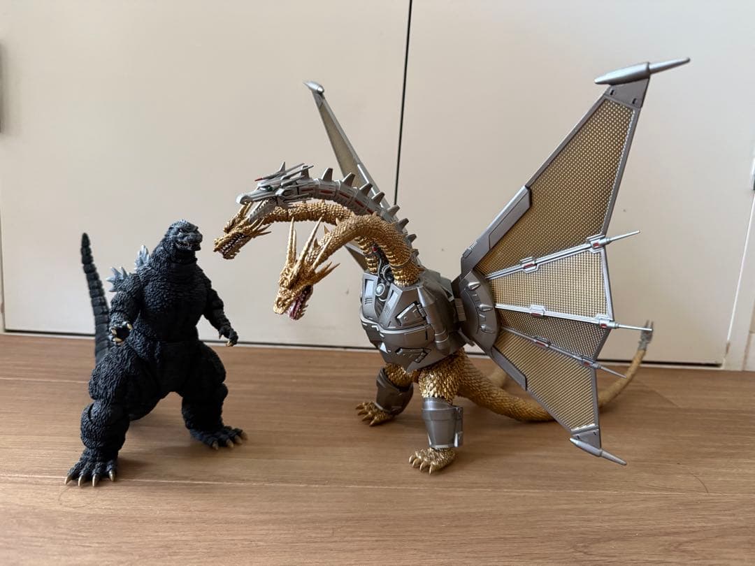 SH.MonsterArts ゴジラ 1991 & メカキングギドラ 新宿決戦