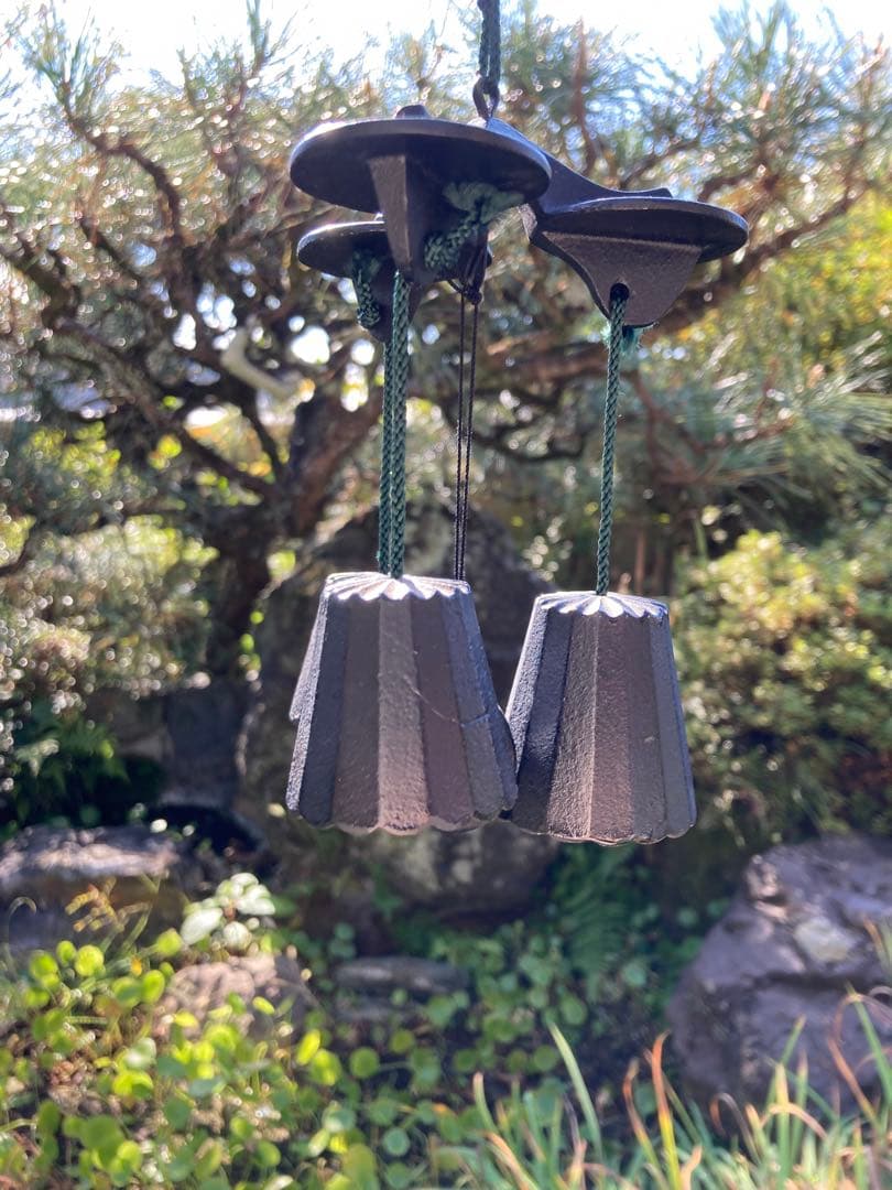 黒色金属製風鈴 3つの鐘