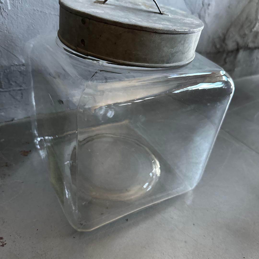 お値下げ‼️ヴィンテージ　ガラス製四角いジャー 金属蓋付き