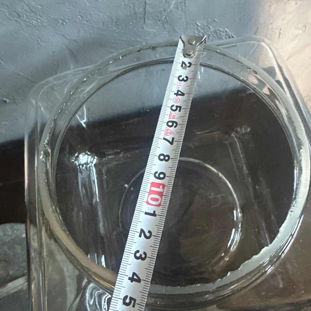 お値下げ‼️ヴィンテージ　ガラス製四角いジャー 金属蓋付き