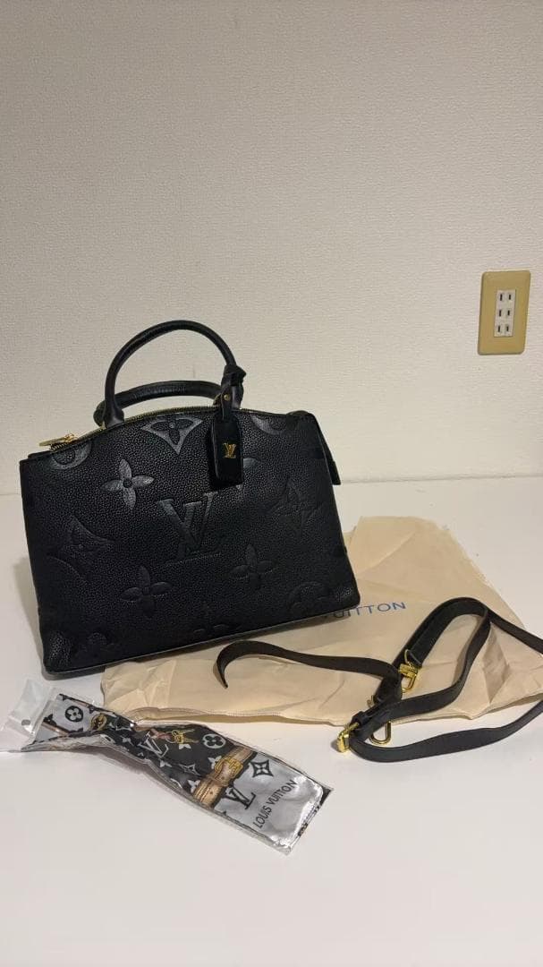 M45811ブラック プリント トートバッグ