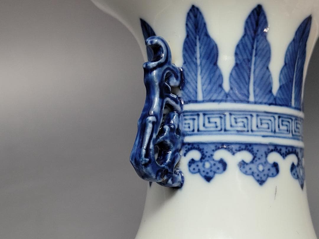 染付 吉祥 龍紋 両耳花瓶 「大清乾隆年製」銘 明清時代 高さ約20.8cm