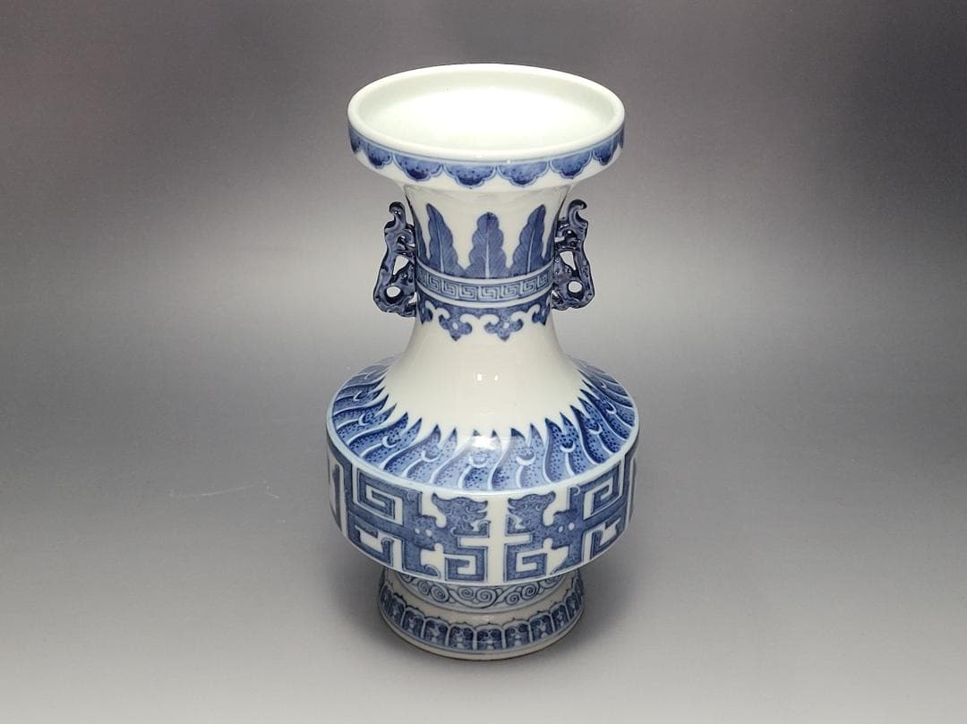 染付 吉祥 龍紋 両耳花瓶 「大清乾隆年製」銘 明清時代 高さ約20.8cm