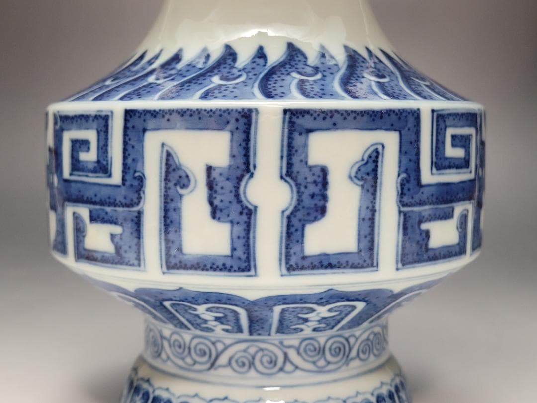 染付 吉祥 龍紋 両耳花瓶 「大清乾隆年製」銘 明清時代 高さ約20.8cm