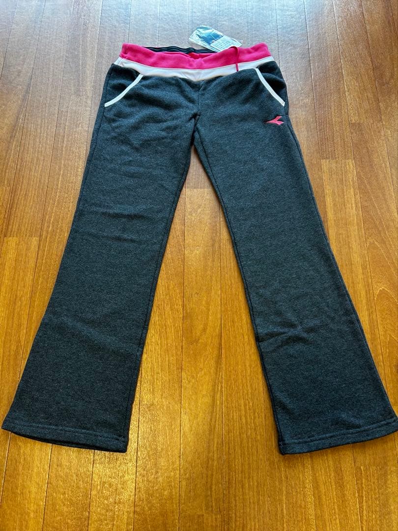 新品タグ付 ディアドラDIADORAかわいいテニスウェア 3点セット❤︎パーカー付